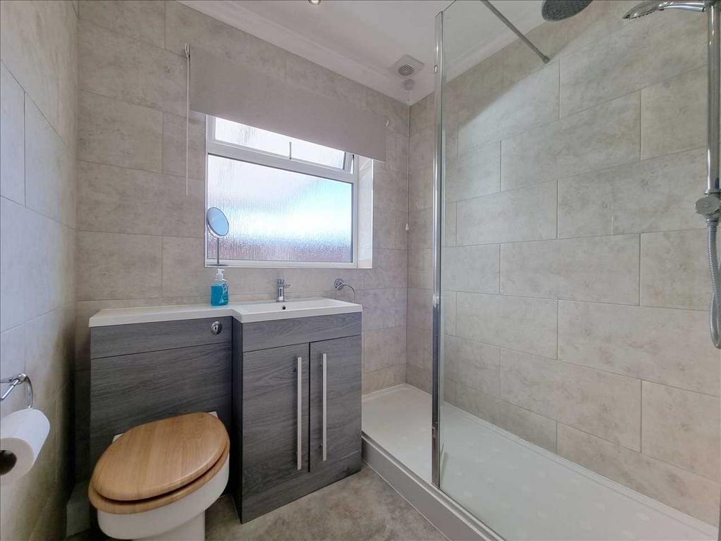Shower Room:
