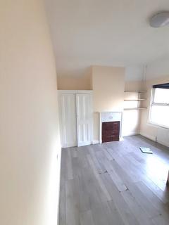 2 bedroom flat to rent, Hayes, UB4