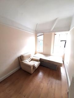 2 bedroom flat to rent, Hayes, UB4