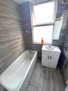2 bedroom flat to rent, Hayes, UB4