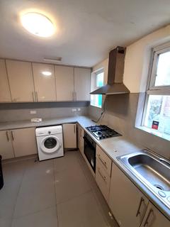 2 bedroom flat to rent, Hayes, UB4