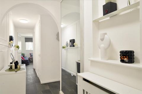 2 bedroom flat for sale, Cygnet Close, Neasden, London