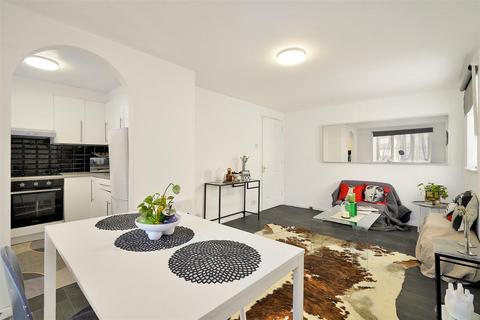 2 bedroom flat for sale, Cygnet Close, Neasden, London