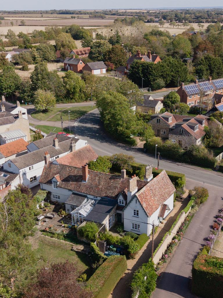 312530 - 10 High St, Toft drones-3.jpg