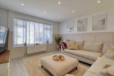 25 Dedham Avenue, Clacton-on-sea, CO16 8AL