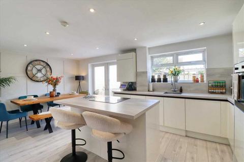 25 Dedham Avenue, Clacton-on-sea, CO16 8AL