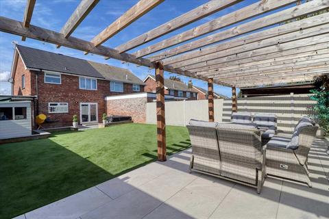 25 Dedham Avenue, Clacton-on-sea, CO16 8AL