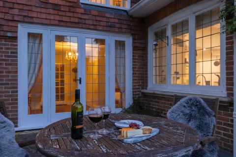undefined, Secret listing, Edenbridge Road, Hartfield