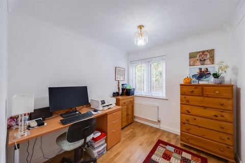 21 Sullivan Close, Dartford, DA1 2NJ