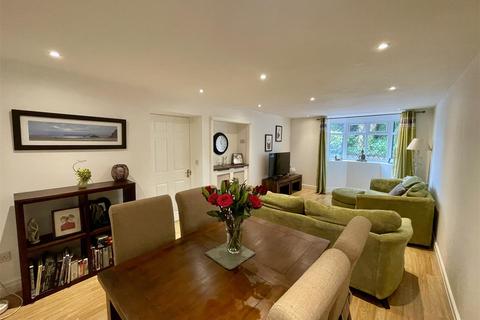 undefined, Llys Westfa, Llanelli