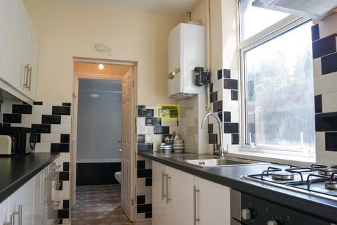 3 bedroom terraced house to rent, Milner Road, Birmingham B29