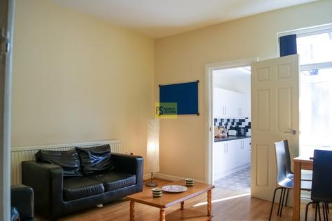 3 bedroom terraced house to rent, Milner Road, Birmingham B29