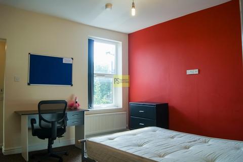 3 bedroom terraced house to rent, Milner Road, Birmingham B29