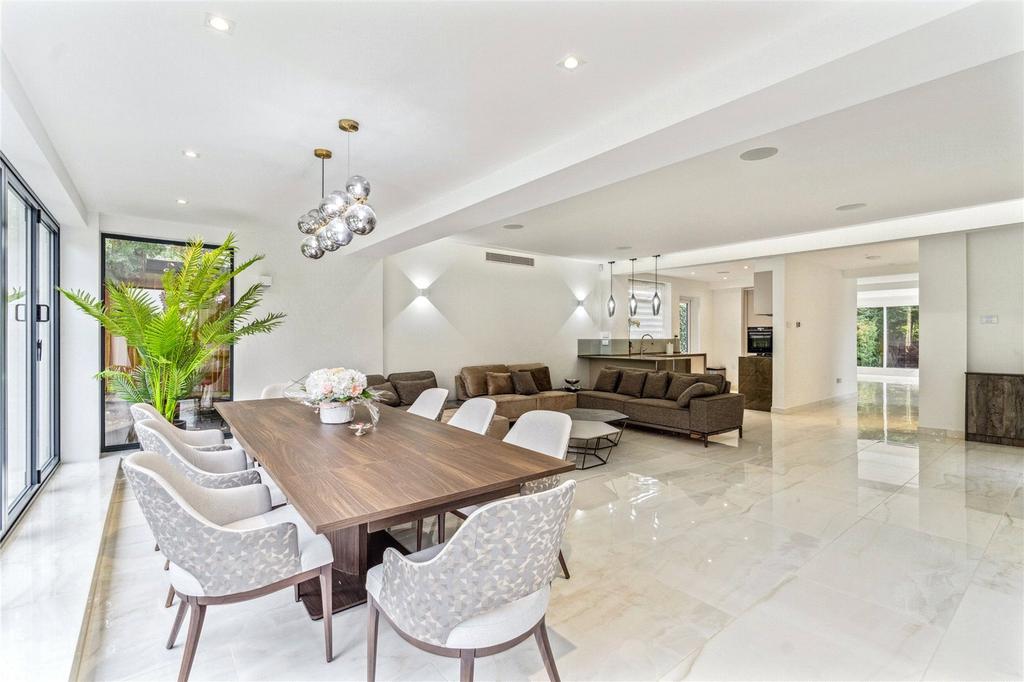 Sitting/Dining Room