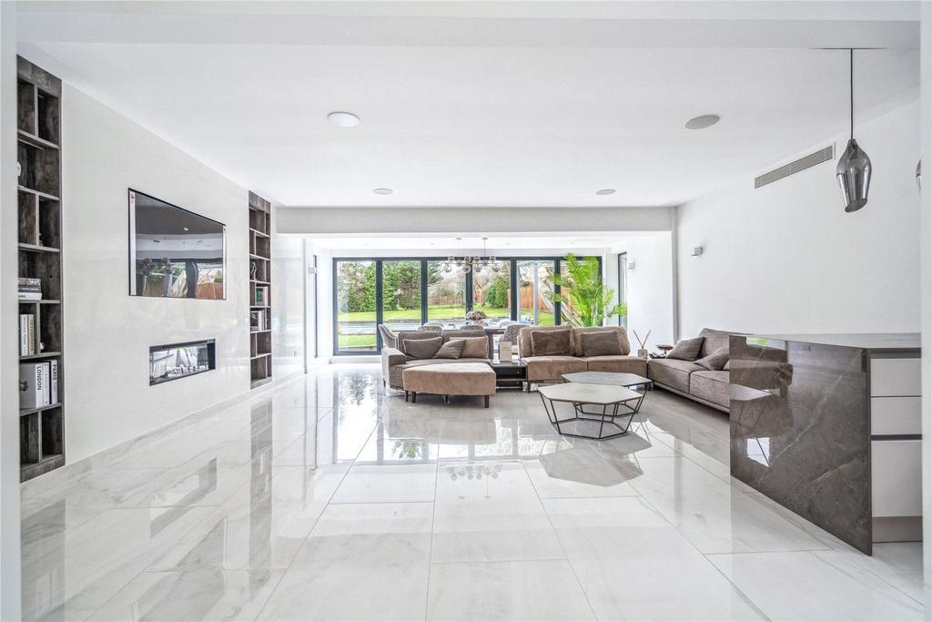 Sitting/Dining Room