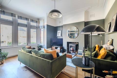 3 bedroom apartment for sale, Knollys Road, London SW16