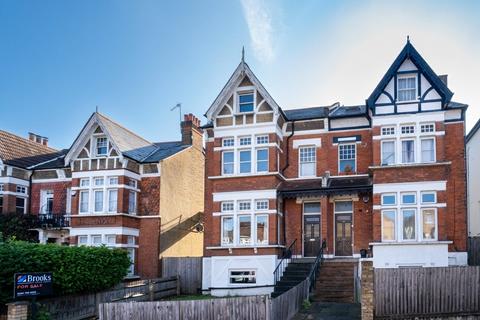 3 bedroom apartment for sale, Knollys Road, London SW16