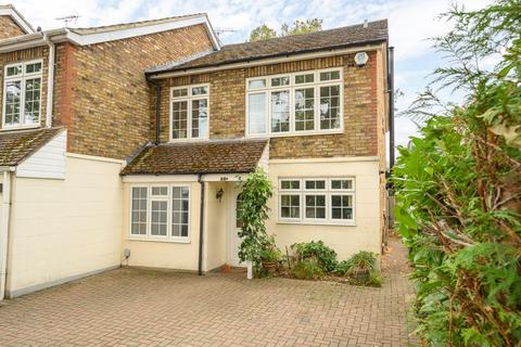 4 bedroom end of terrace house for sale, Queens Road, Hersham, KT12