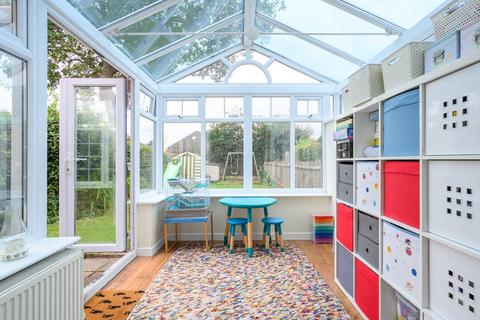 4 bedroom end of terrace house for sale, Queens Road, Hersham, KT12