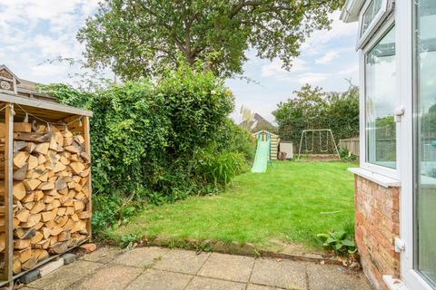 4 bedroom end of terrace house for sale, Queens Road, Hersham, KT12
