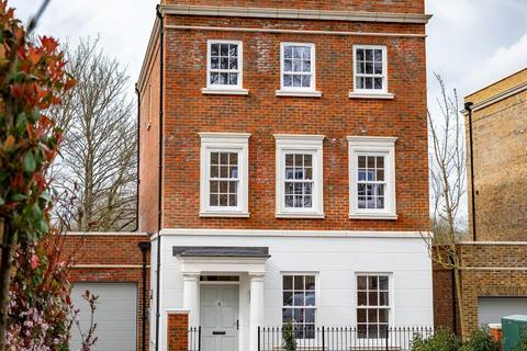 undefined, Brunswick Gardens, 31 Chilbolton Avenue, Winchester, Hampshire, SO22