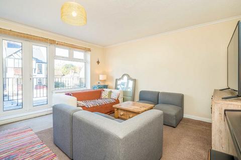 Avenue Parade, Sunbury-On-Thames TW16