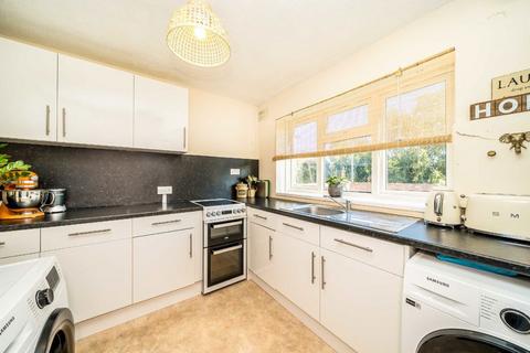 undefined, Avenue Parade, Sunbury-On-Thames TW16