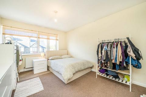 undefined, Avenue Parade, Sunbury-On-Thames TW16