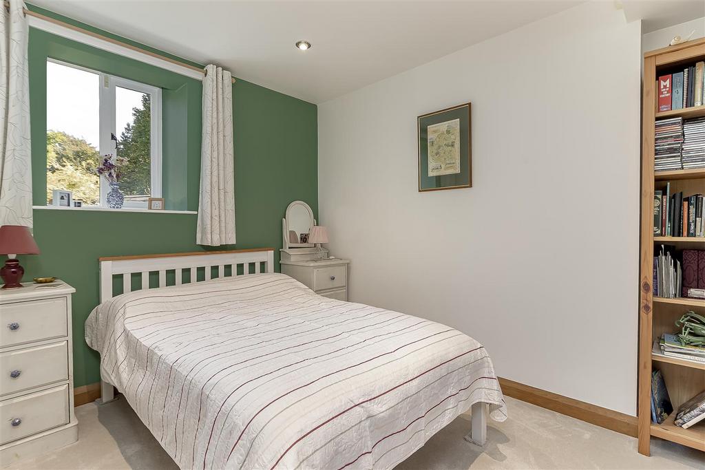 Bedroom 4.jpg