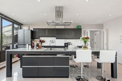 4 bedroom flat for sale, New Park Road, London SW2