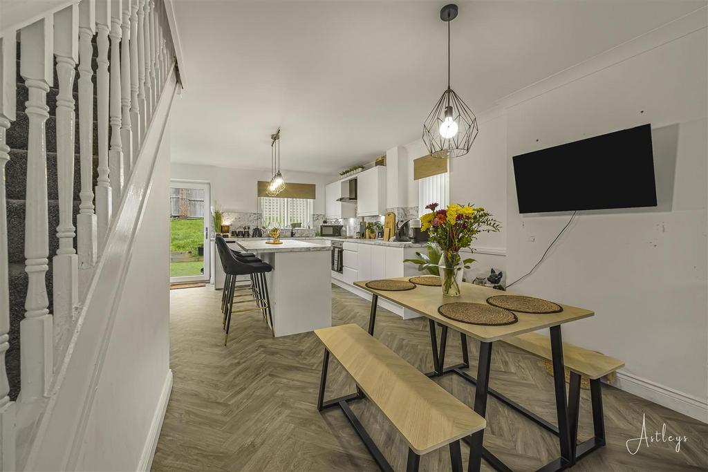 Kitchen/Dining Room