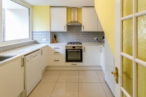 3 bedroom ground floor maisonette to rent, CLARENCE CRESCENT, LONDON SW4