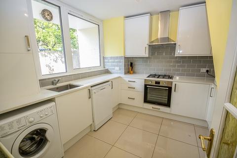 3 bedroom ground floor maisonette to rent, CLARENCE CRESCENT, LONDON SW4