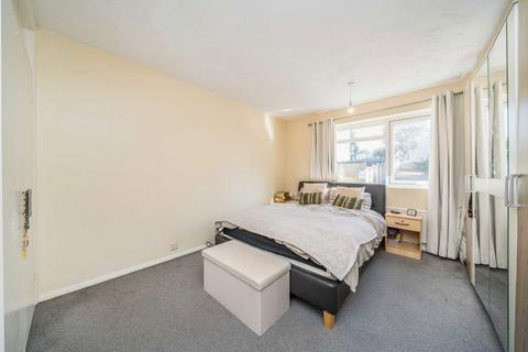 undefined, Queens Road, Kingston Upon Thames KT2