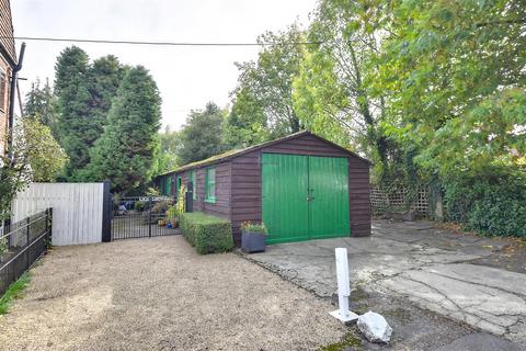 undefined, Court Lodge Road, Appledore