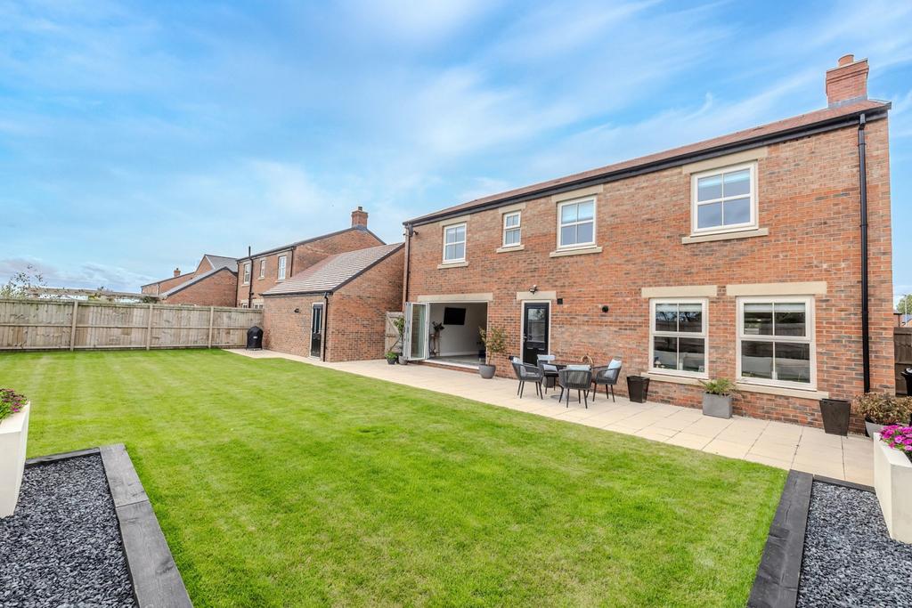19 Barony Grove NE200 FZ-33