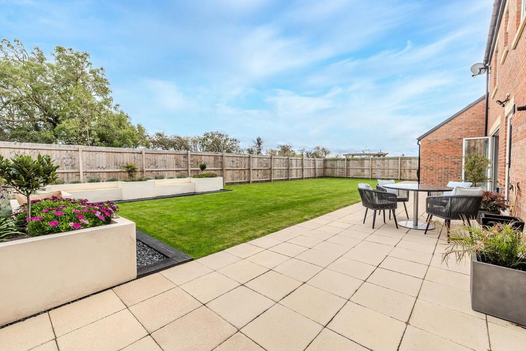 19 Barony Grove NE200 FZ-32
