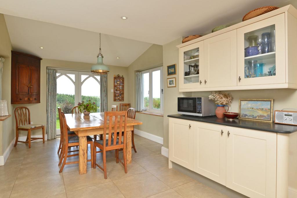 Kitchen/Dining Area