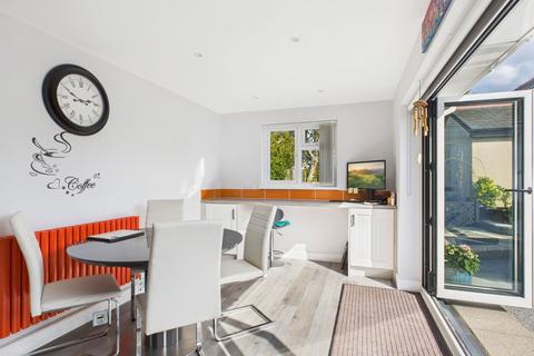 14 Chapel Close, Kehelland, Camborne, TR14 0DB