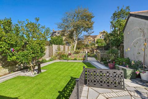 14 Chapel Close, Kehelland, Camborne, TR14 0DB