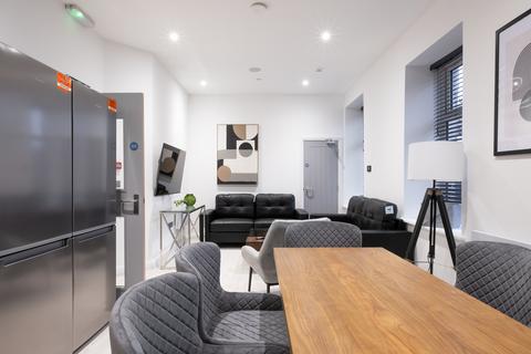 6 bedroom flat to rent, at Liverpool, Flat 1, Aberdeen House, 1, De La Beche Street SA1