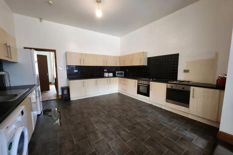 10 bedroom terraced house to rent, Kensington Terrace, Leeds LS6