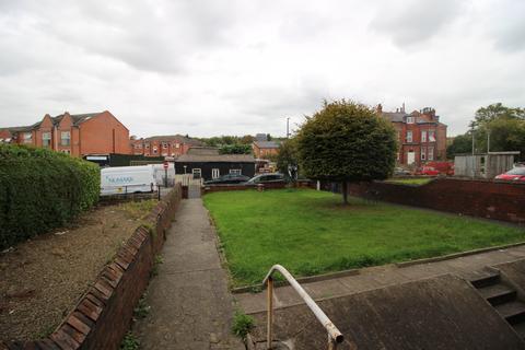 8 bedroom terraced house to rent, Brudenell Road, Leeds LS6