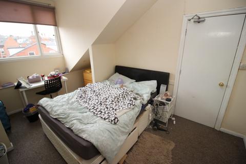 8 bedroom terraced house to rent, Brudenell Road, Leeds LS6