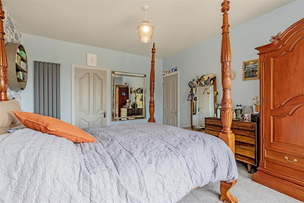 Bedroom 1-3.jpg