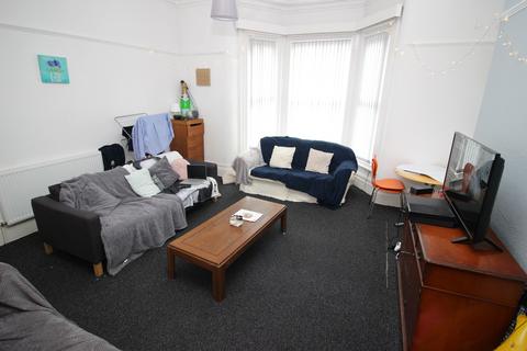 6 bedroom terraced house to rent, Regent Park Terrace, Leeds LS6