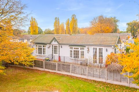 2 bedroom park home for sale, Halcyon park, Hockley SS5