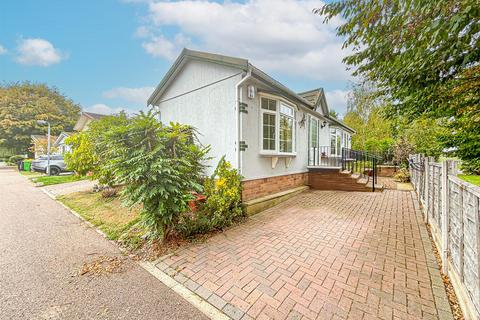 2 bedroom park home for sale, Halcyon park, Hockley SS5
