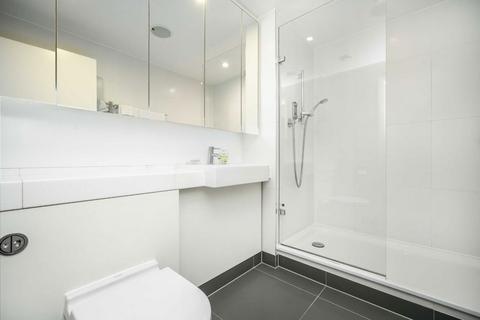 3 bedroom flat for sale, Frobisher Crescent, London EC2Y