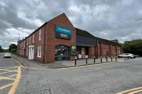 Retail property (high street) to rent - Berriew Street, Welshpool